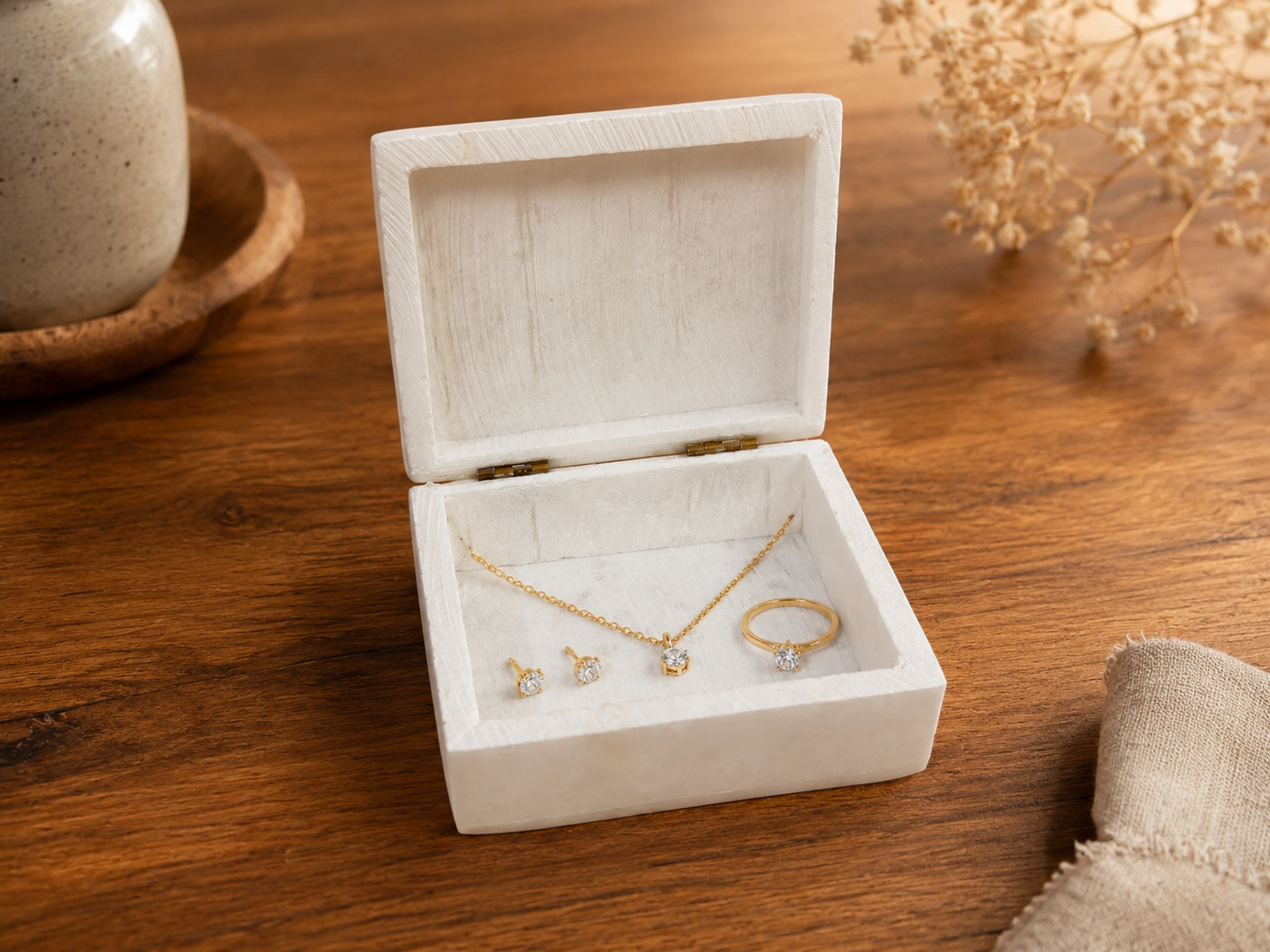 Handcrafted White Alabaster Jewellery Box with Floral Inlay – 3×4 Inch