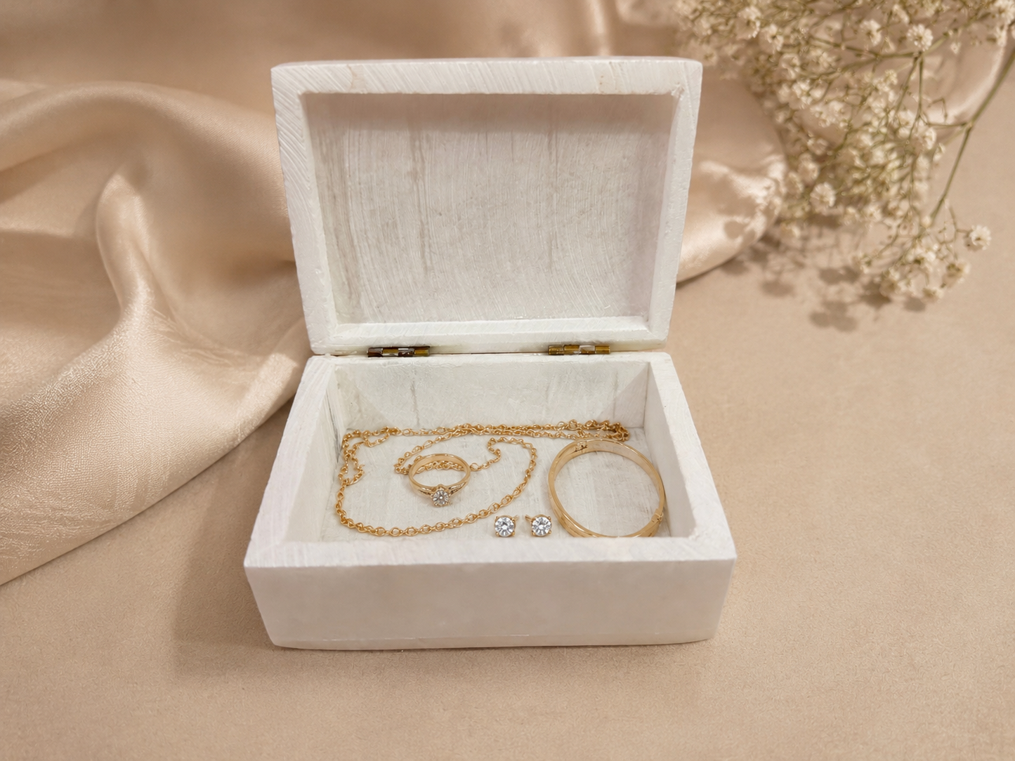 Handcrafted White Alabaster Jewellery Box with Floral Inlay – 3×4 Inch